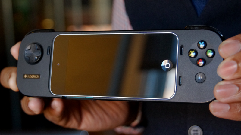 Illustration for article titled Logitech PowerShell, convierte tu iPhone en (casi) una consola